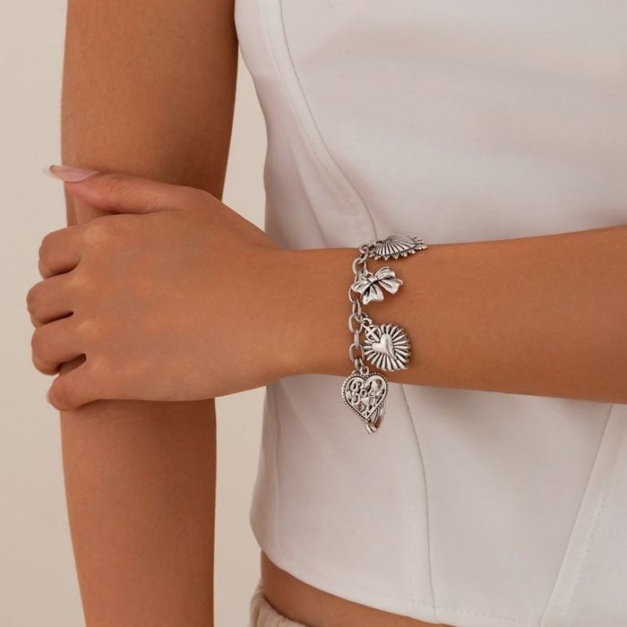 логотип liberty jones