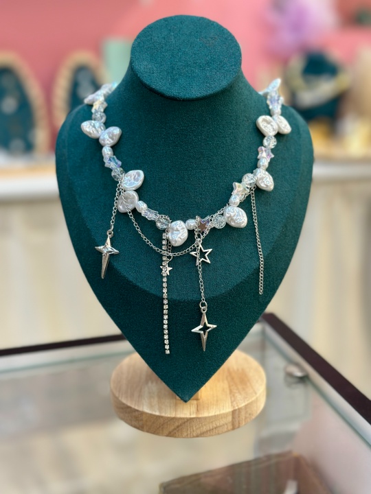 Колье с жемчужными бусинами